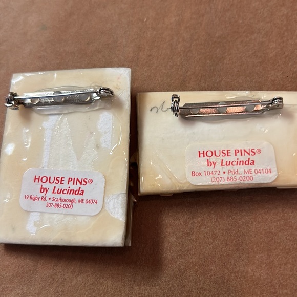 Vintage pins. By Lucinda.  Christmas theme - Picture 2 of 4